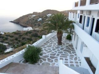 Petradi Hotel, Mylopotas