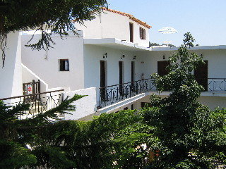 Manolas Studios, Skiathos town