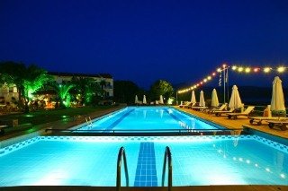 Saint Nicholas Hotel, Mikali