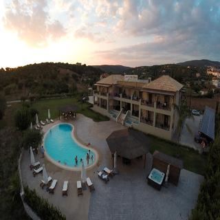 Tsokas Hotel, Finikounta