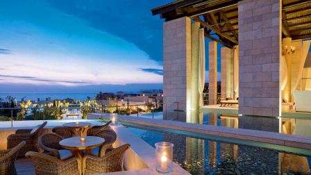 The Romanos Luxury Collection Hotel, Romanos