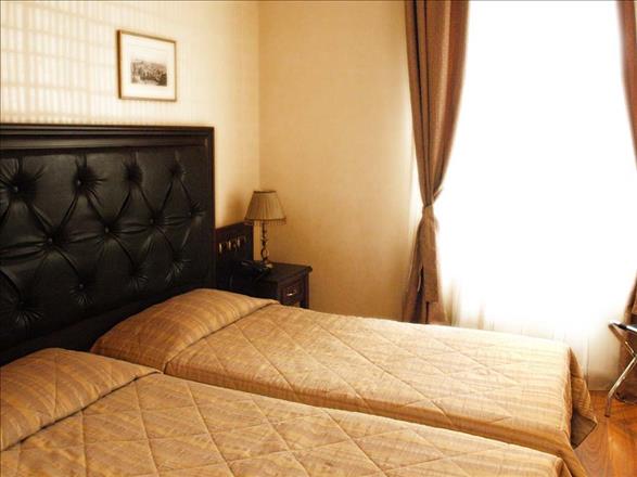 Tourist Hotel, Salonic