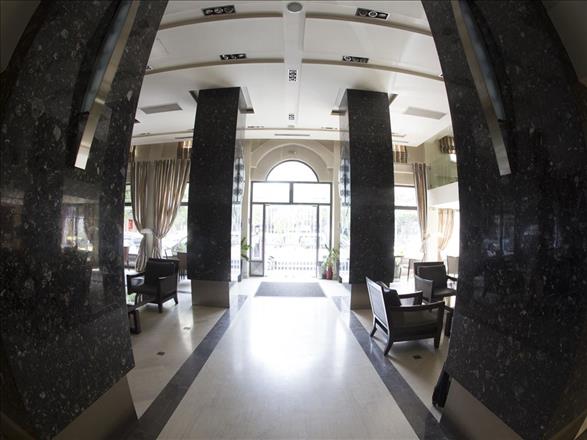 Tobacco Hotel, Salonic